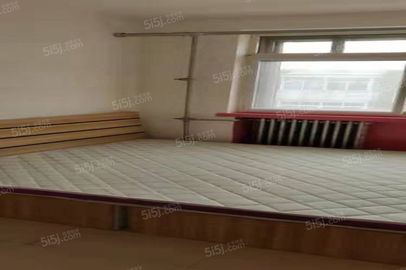 新港海安里二室一厅，中间楼层，随时看房，价格可议