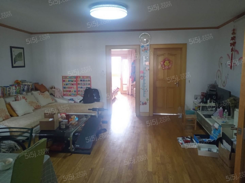 水西门大街湖心花园南北通透看房方便满五年精装三房