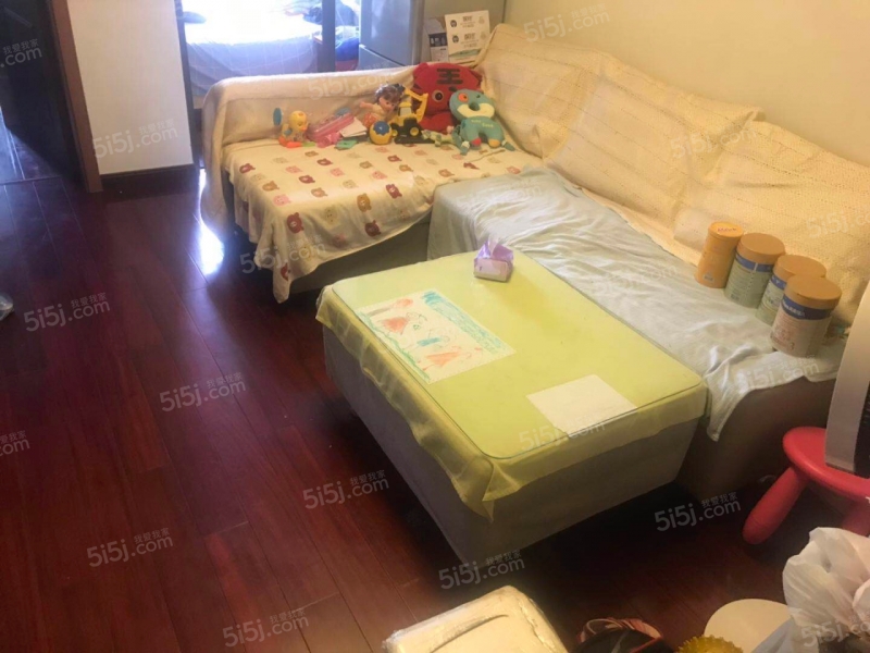 中粮彩云居二室一厅小区中间位置不临街，楼层好采光佳