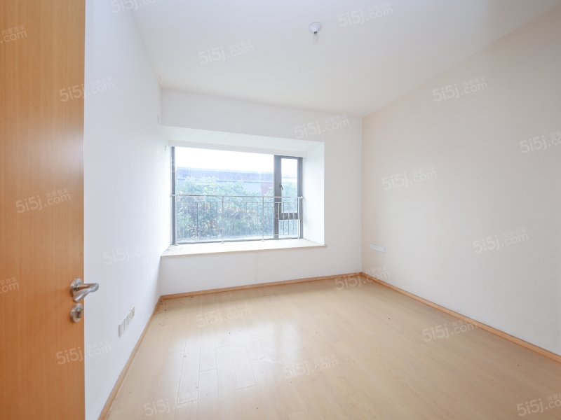 太湖香山憩园公寓出售 三房一卫全新装修未住过 随时看房