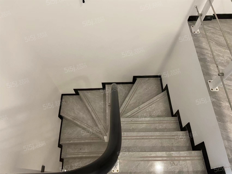 龙湖星图 1室1厅1卫 龙湖星图 1室1厅1卫